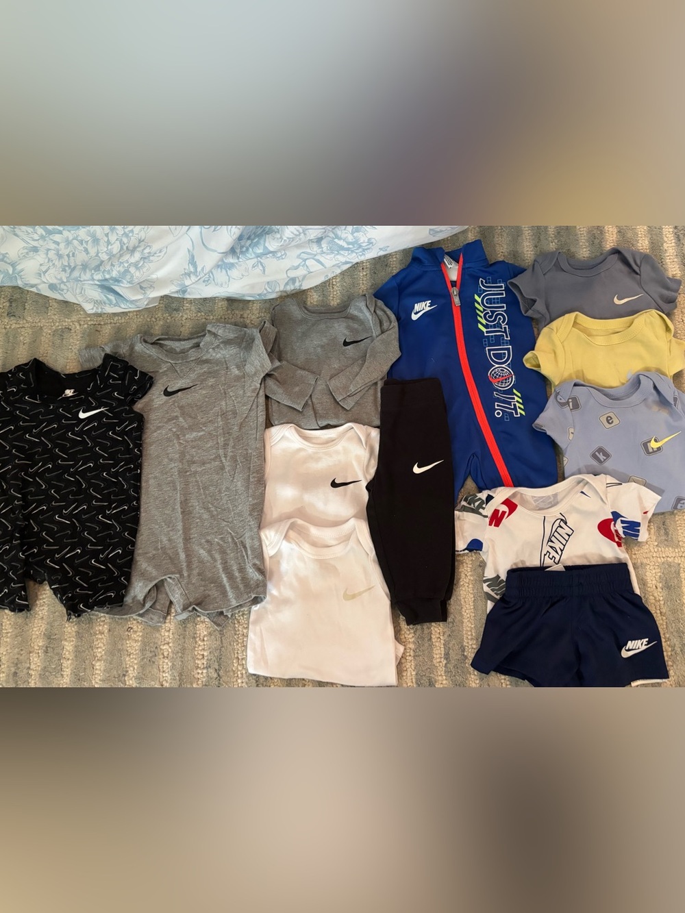 Boys Nike Outfits 12 piece bundle Newborn- 3 months